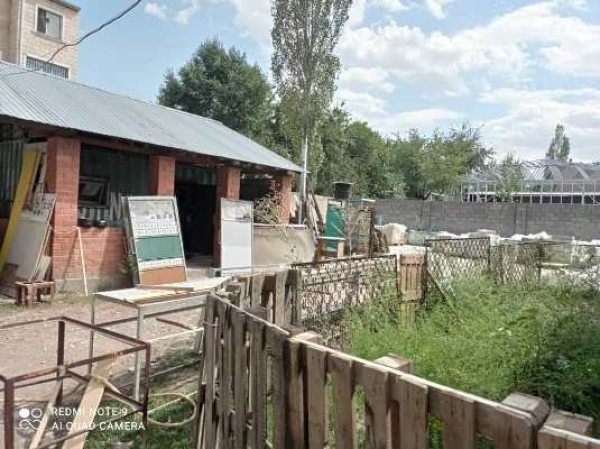 Продаю  участок (10 соток) в Бишкеке