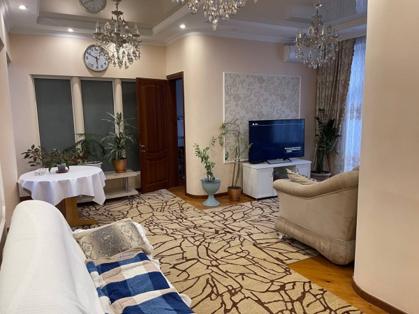 Продаю 4-к квартиру (90 м²) в Бишкеке