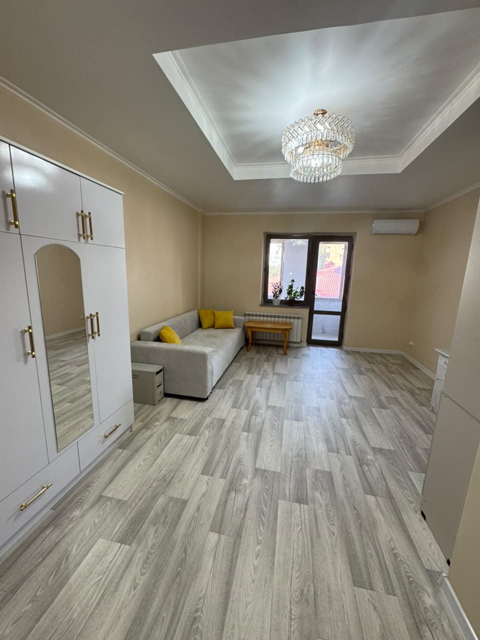2 ком. кв. 65 м², 2 этаж из 12