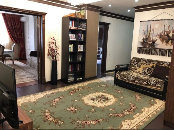 Продаю 3-к квартиру (160 м²) в Бишкеке