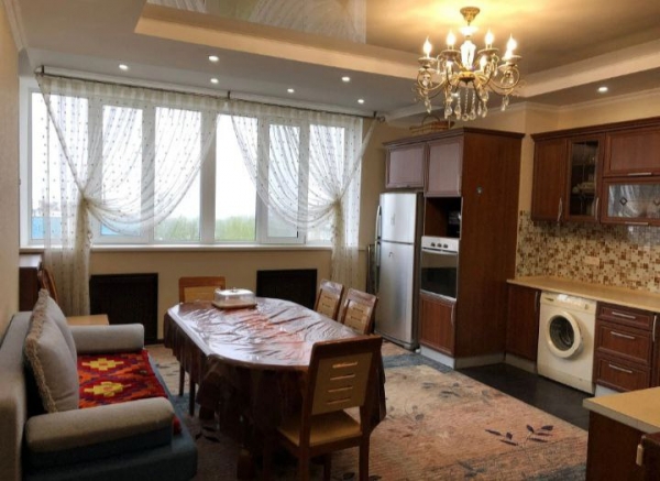 Продаю 3-к квартиру (160 м²) в Бишкеке