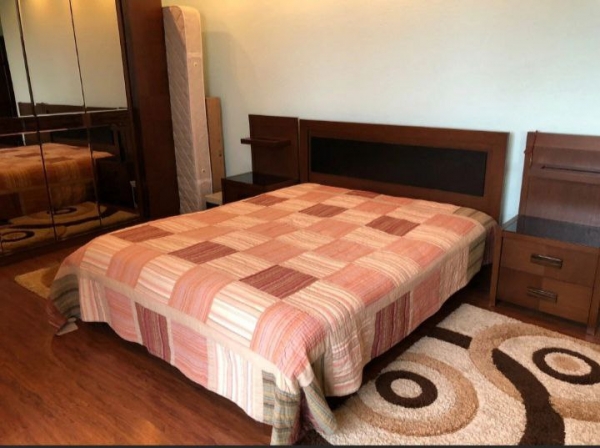 Продаю 3-к квартиру (160 м²) в Бишкеке