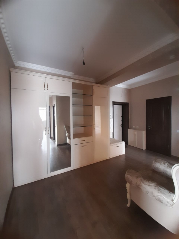 Продаю 3-к квартиру (110 м²) в Бишкеке