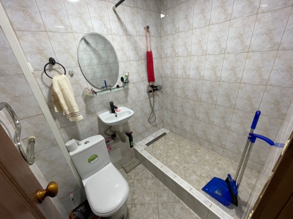 Продаю 3-к квартиру (56 м²) в Бишкеке