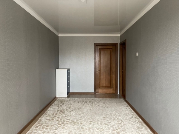Продаю 3-к квартиру (56 м²) в Бишкеке