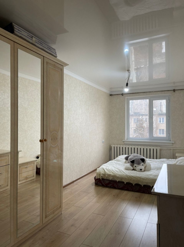 Продаю 3-к квартиру (56 м²) в Бишкеке