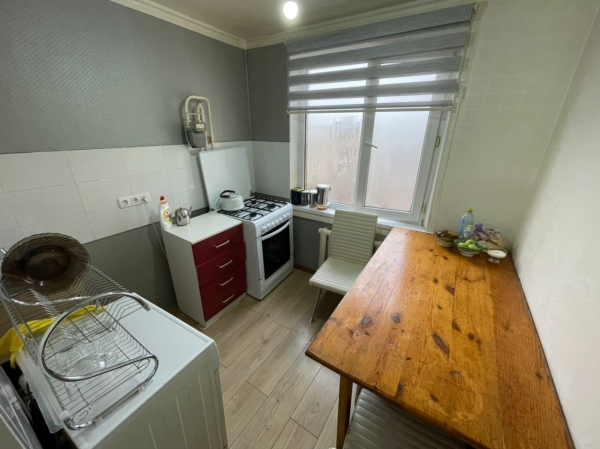 Продаю 3-к квартиру (56 м²) в Бишкеке