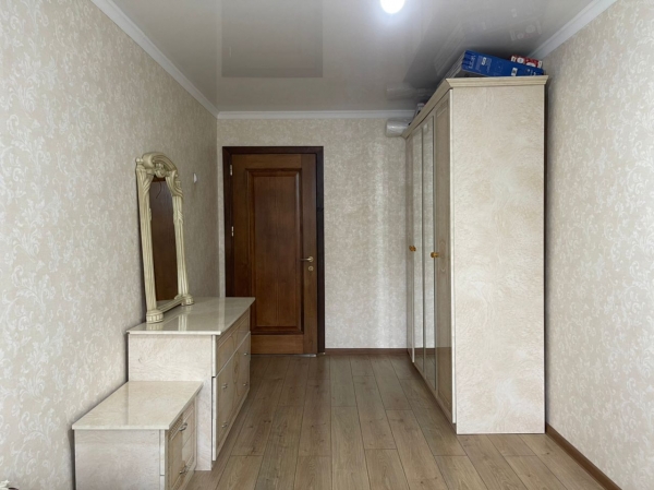 Продаю 3-к квартиру (56 м²) в Бишкеке