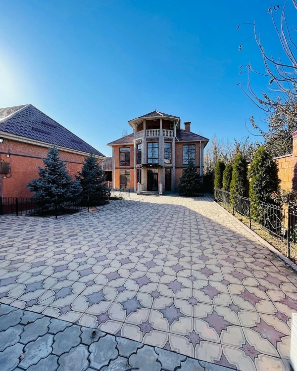 Продаю 8-к дом (460 м²) в Бишкеке