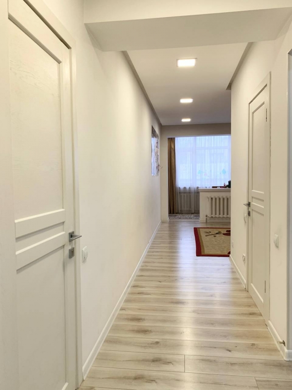 Продаю 3-к квартиру (140 м²) в Бишкеке