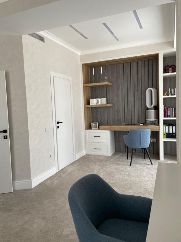 Продаю 3-к квартиру (180 м²) в Бишкеке