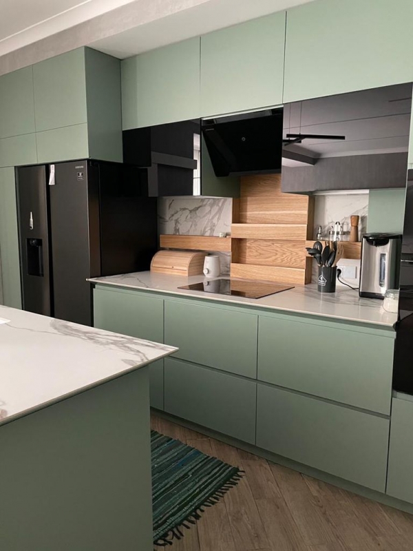 Продаю 3-к квартиру (180 м²) в Бишкеке