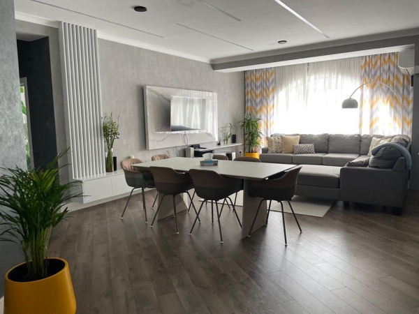 Продаю 3-к квартиру (180 м²) в Бишкеке