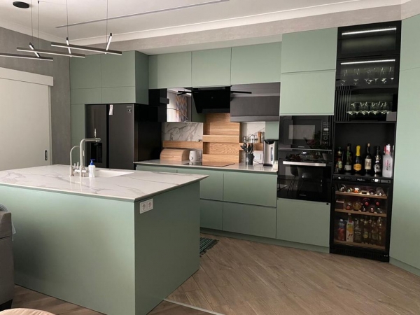 Продаю 3-к квартиру (180 м²) в Бишкеке