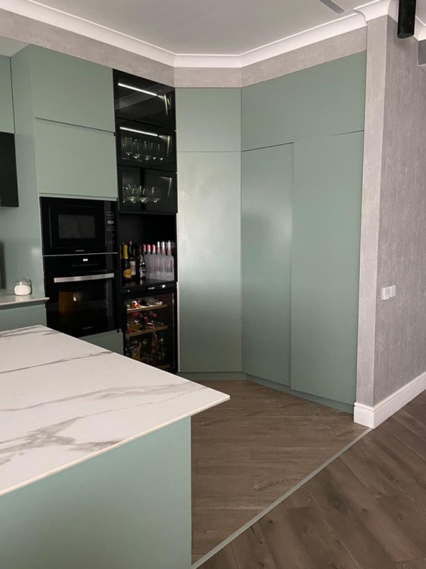 Продаю 3-к квартиру (180 м²) в Бишкеке