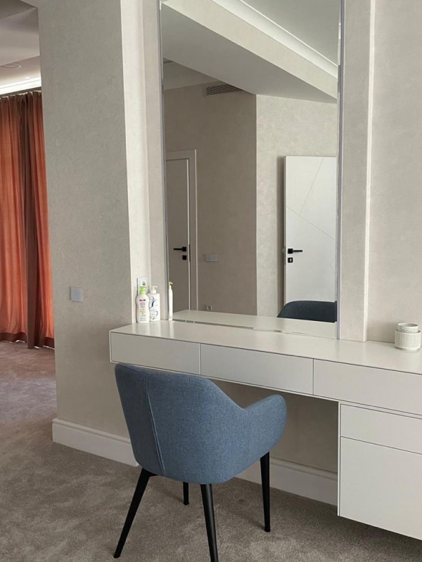 Продаю 3-к квартиру (180 м²) в Бишкеке