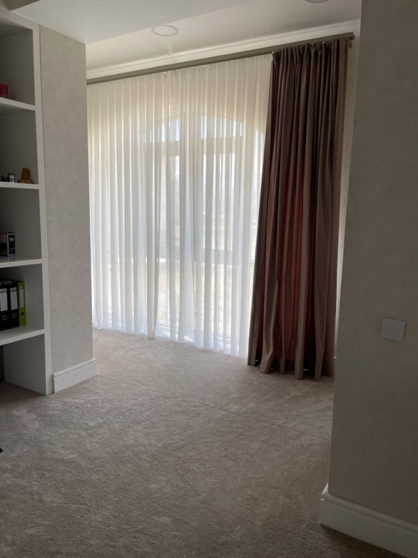 Продаю 3-к квартиру (180 м²) в Бишкеке