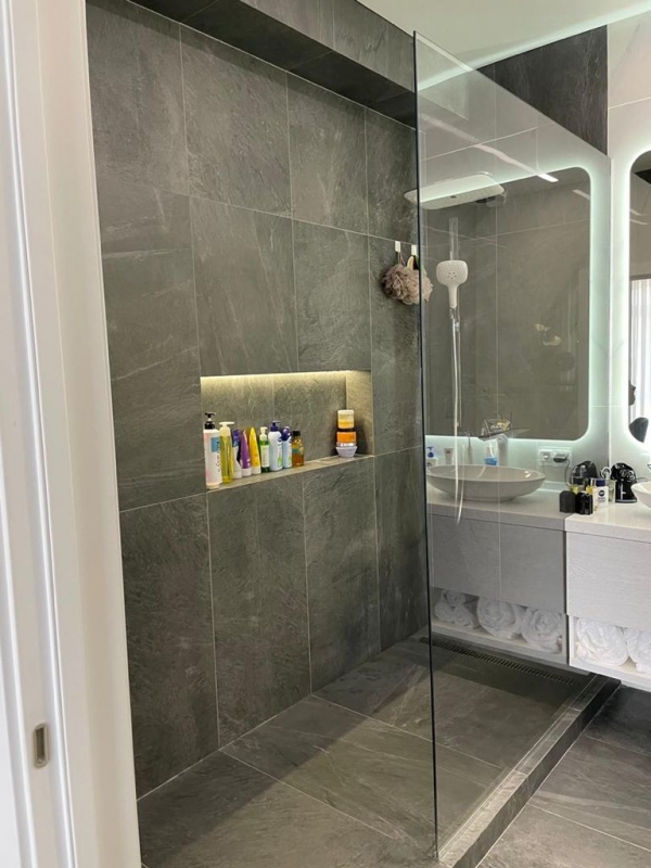 Продаю 3-к квартиру (180 м²) в Бишкеке