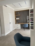 Продаю 3-к квартиру (180 м²) в Бишкеке
