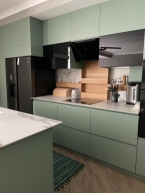 Продаю 3-к квартиру (180 м²) в Бишкеке