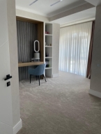 Продаю 3-к квартиру (180 м²) в Бишкеке