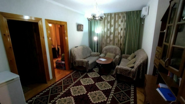 Продаю 3-к квартиру (47 м²) в Бишкеке
