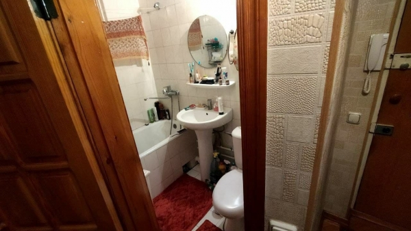 Продаю 3-к квартиру (47 м²) в Бишкеке