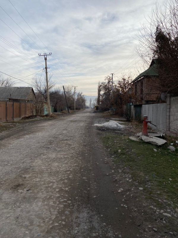 Продаю  участок (5.5 соток) в Бишкеке