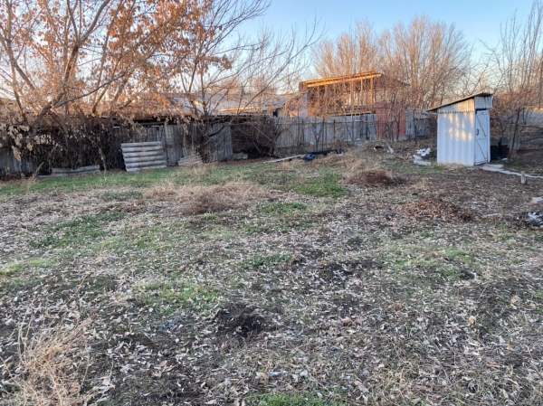 Продаю  участок (5.5 соток) в Бишкеке