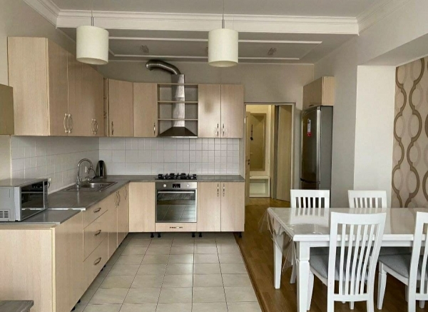 Продаю 2-к квартиру (70 м²) в Бишкеке