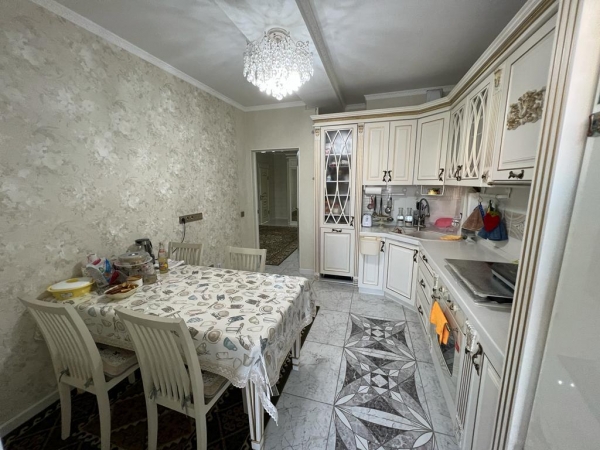 Продаю 3-к квартиру (108 м²) в Бишкеке
