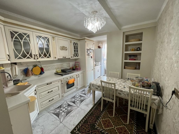 Продаю 3-к квартиру (108 м²) в Бишкеке