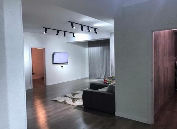Продаю 3-к квартиру (88 м²) в Бишкеке