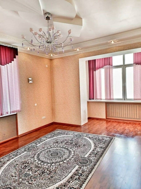 Продаю 4-к квартиру (160 м²) в Бишкеке