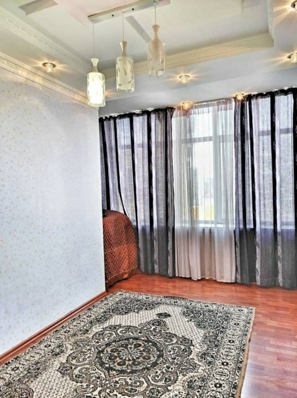 Продаю 4-к квартиру (160 м²) в Бишкеке