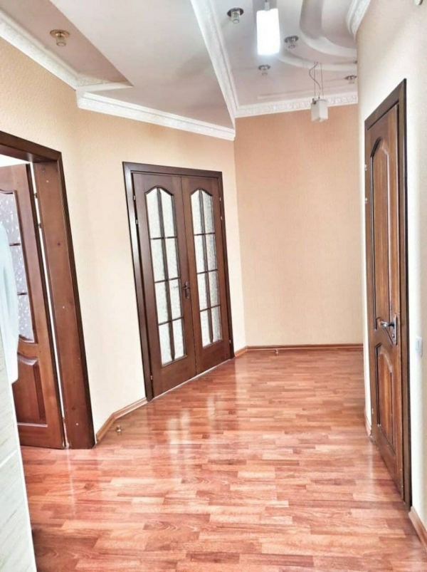 Продаю 4-к квартиру (160 м²) в Бишкеке