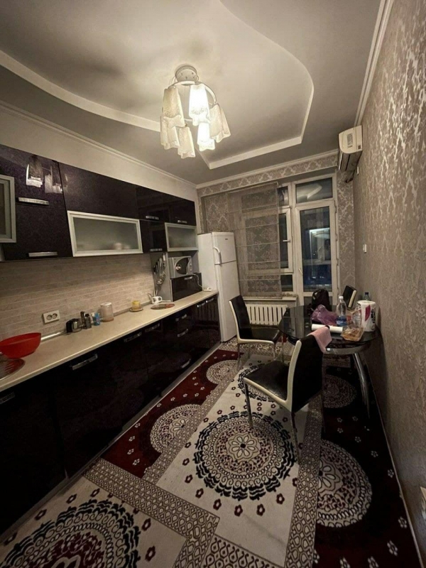 Продаю 3-к квартиру (102 м²) в Бишкеке