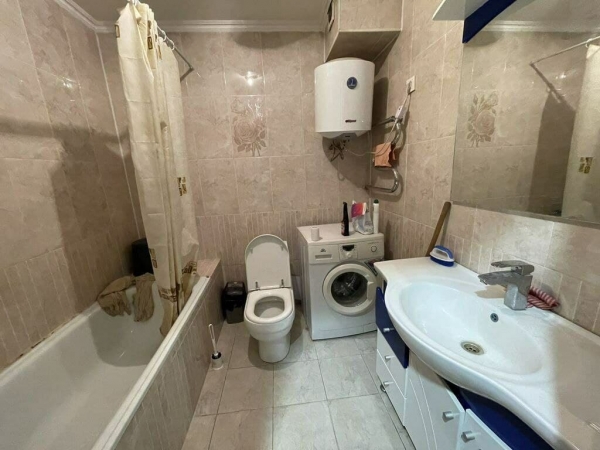 Продаю 3-к квартиру (102 м²) в Бишкеке