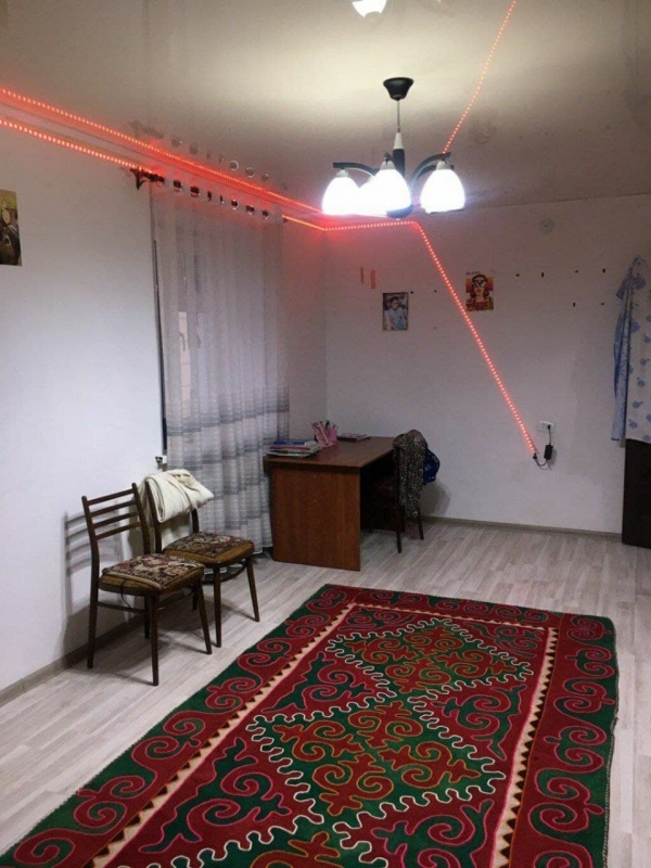 Продаю 4-к квартиру (82 м²) в Бишкеке