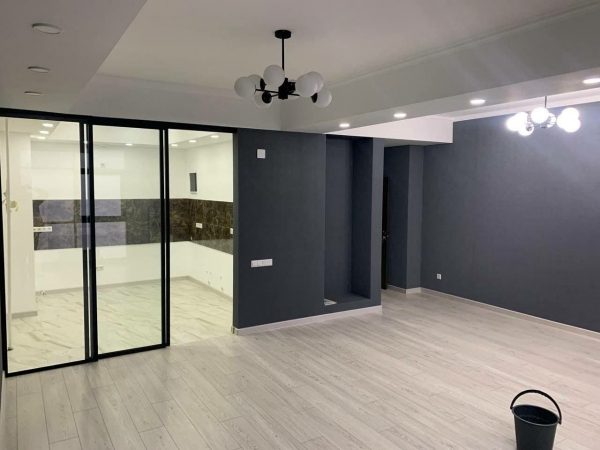 Продаю 4-к квартиру (137 м²) в Бишкеке