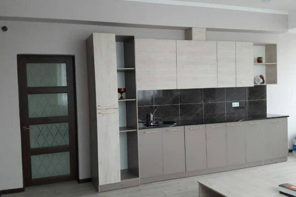 Продаю 3-к квартиру (83 м²) в Бишкеке