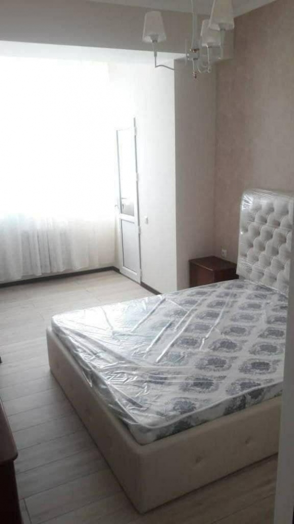 Продаю 3-к квартиру (83 м²) в Бишкеке