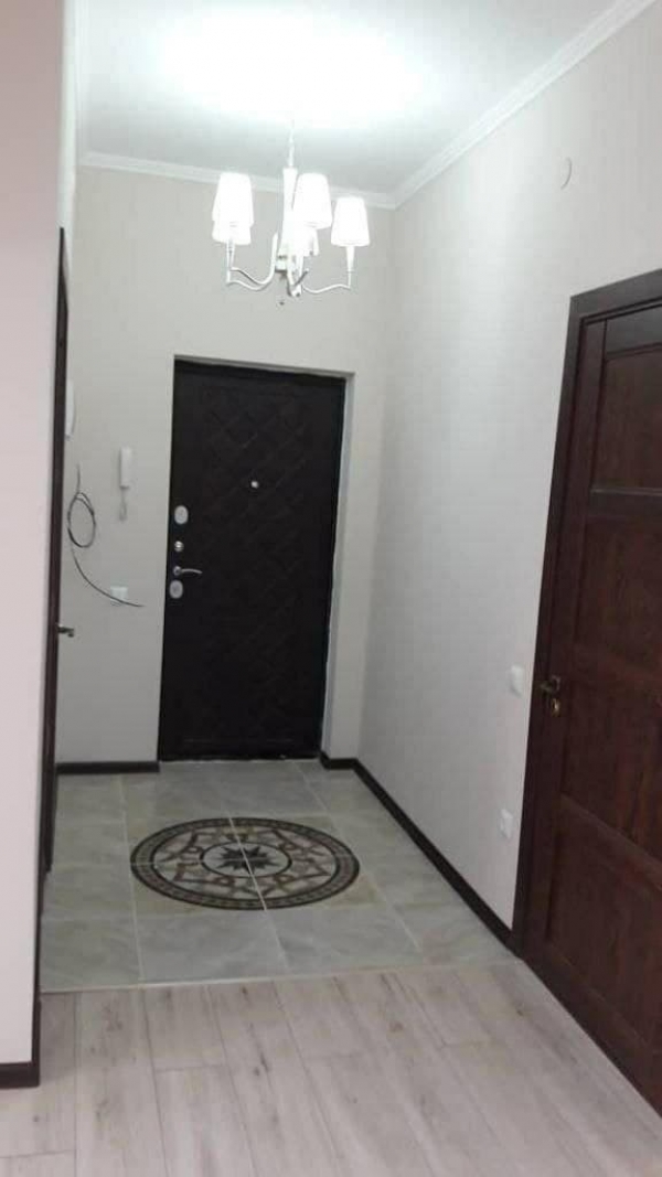 Продаю 3-к квартиру (83 м²) в Бишкеке