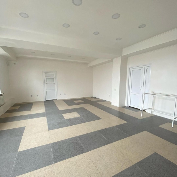 Продаю 3-к квартиру (135 м²) в Бишкеке