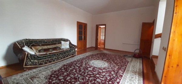 Продаю 8-к дом (250 м²) в Джалал-Абаде