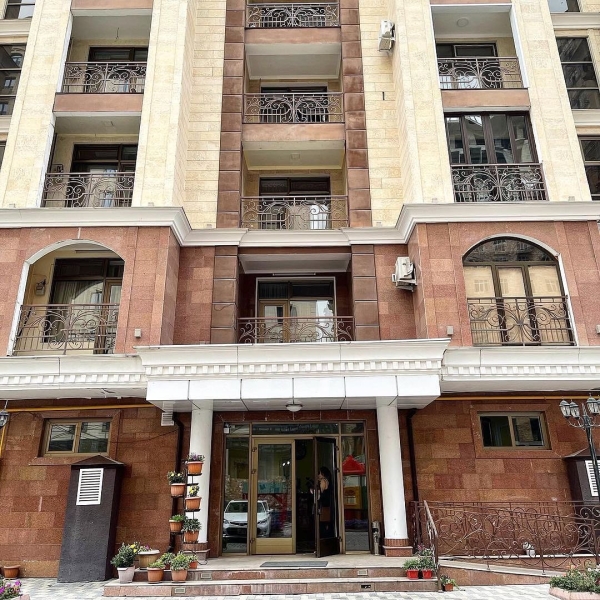 Продаю 3-к квартиру (226 м²) в Бишкеке