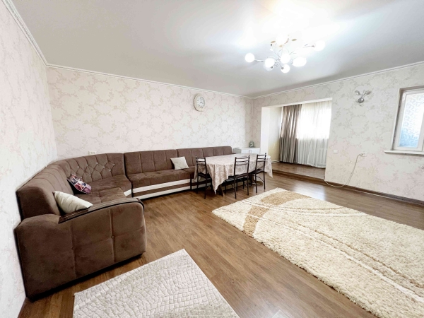 Продаю 4-к квартиру (84 м²) в Бишкеке
