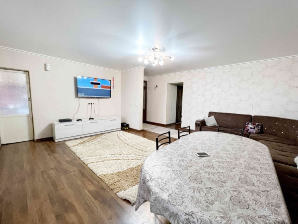 Продаю 4-к квартиру (84 м²) в Бишкеке