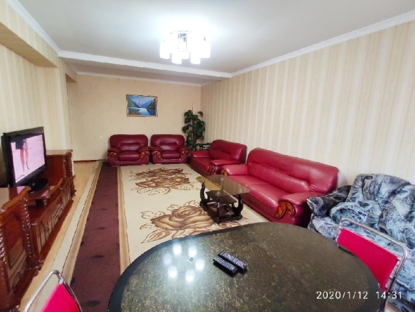 Сдаю 3-к квартиру (135 м²) в Бишкеке
