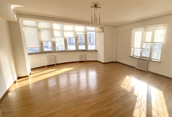 Продаю 3-к квартиру (128 м²) в Бишкеке